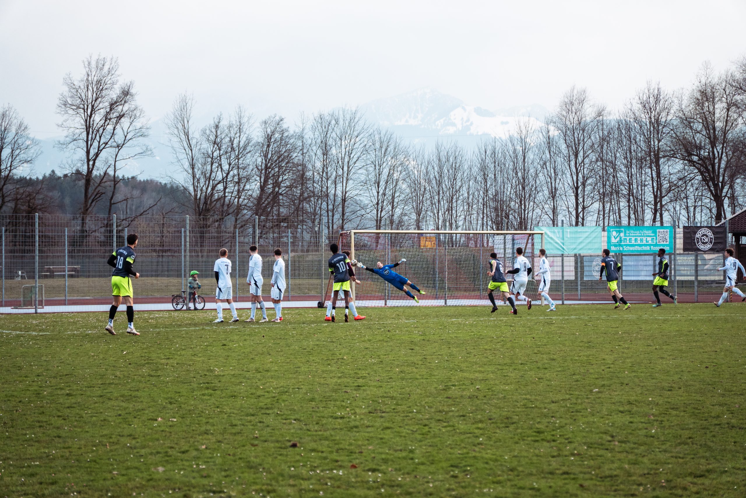 Unsere Mannschaft triumphiert in Rohrdorf: Später Geniestreich entscheidet den Rückrundenstart